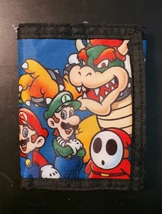 Super Mario Bros. "Power Up" dreifach faltbare Geldbörse mit Symbolen - neu ohne Etikett - Bild 1 von 3
