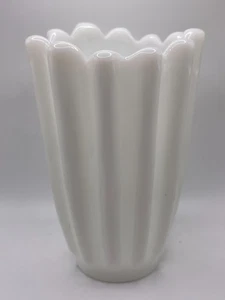 Vintage Asymmetric Fostoria Celestial Pattern Milk Glass Vase Ribbed Fluted Rare - Picture 1 of 4