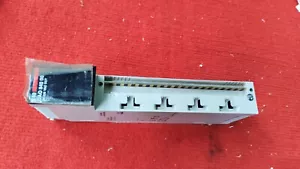 P:VT6 Schneider Modicom TSX Quantum 140DAO84000 AC OUT 24-230V 16X1 - Picture 1 of 10