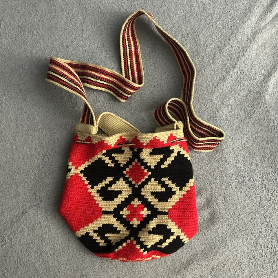 Auténtico Bolso Wayuu Mochila Colombiano Bandolera de Hombro Cartera Boho Rojo y Negro Foto 1 de 4