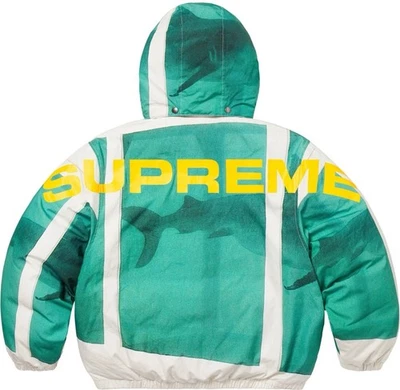 Chaqueta Supreme Damien Hirst Down Puffer Shark Blanca Azul X-Grande Nueva Foto 1 de 4