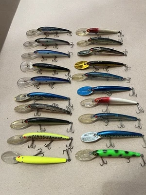 Lot Of 20 Deep Diving Fishing Lures Crankbaits  Trolling Plugs  Walleye #082 - Image 1 of 4