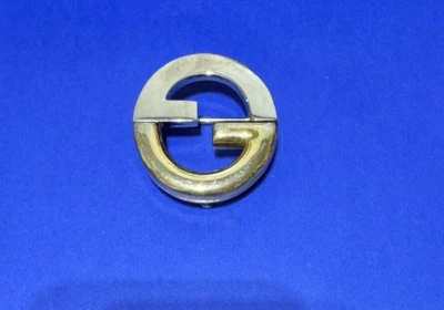 Hebilla de cinturón vintage Gucci Italia tono dorado y tono plateado logotipo GG Foto 1 de 4