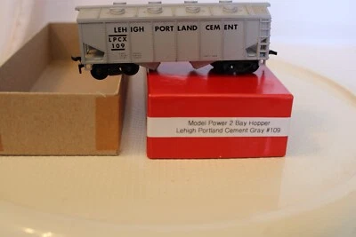 HO Scale Model Power, 2 Bay Covered Hopper, Lehigh Portland Cement, Gray #109 - Image 1 of 4