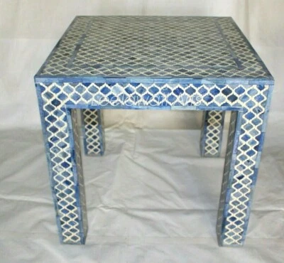 Mesita de noche india de lujo con diseño mogol con incrustaciones de hueso azul Foto 1 de 4