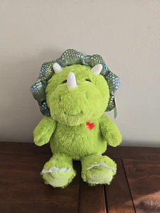 Peluche Hug Me dinosauro verde triceratopo 12 pollici nuovo con etichetta cuore regalo San Valentino  - Foto 1 di 5