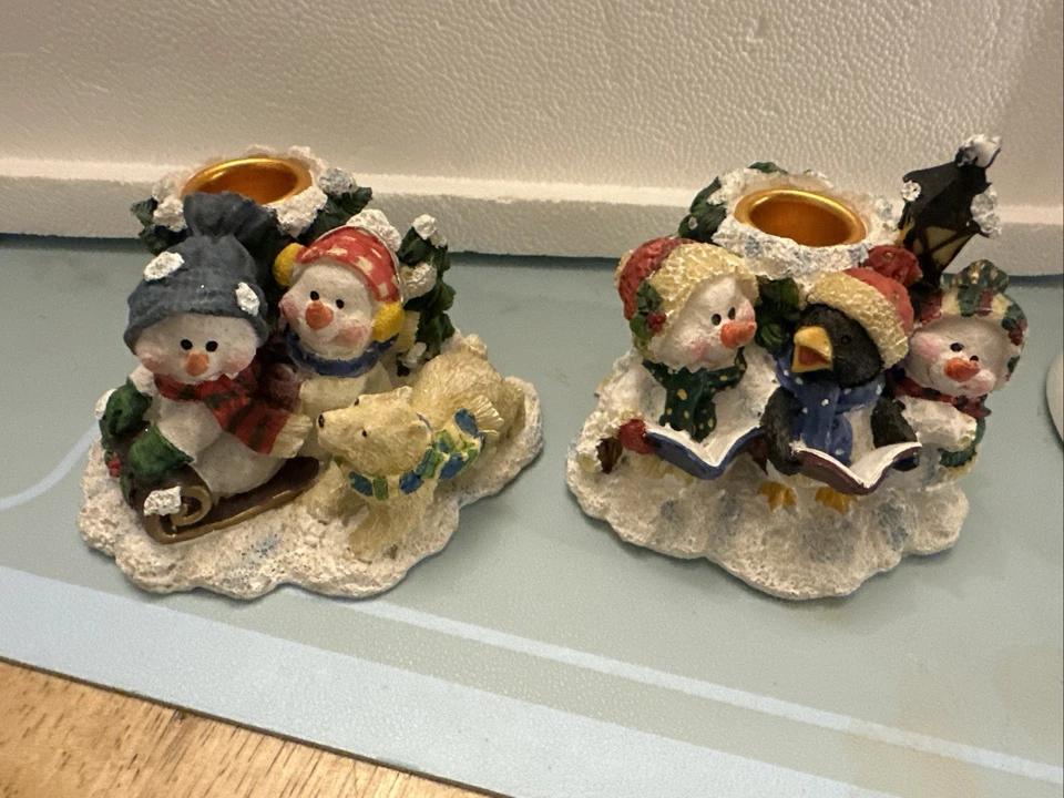 Juego de 2 Candelabros Cónicos Familiares Muñeco de Nieve Navidad con Animales y Juguetes Foto 1 de 3