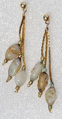 Pendientes colgantes vintage de oro amarillo de 14 quilates marfil y marrón con cuentas mixtas Foto 1 de 4