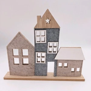 Deko Häuserzeile aus Filz Holz Naturfarben 32x26 cm von Formano - Bild 1 von 3