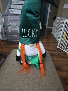 Rae Dunn LUCKY. Girl Gnome Plush Decor Weighted St Patricks Day Green Orange - Bild 1 von 9