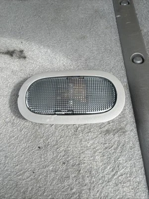 Задний фонарь для салона 2007 Nissan Quest. Оригинальные  - Изображение 1 из 4