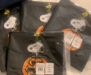 *Pottery Barn Peanuts Snoopy Halloween Napkin SET (2) Woodstock Pumpkin NWT - Picture 1 of 3