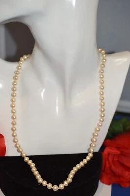 VINTAGE MARVELLA WHITE PEARL  10"  CHOKER NECKLACE, SIGNED - Image 1 of 4