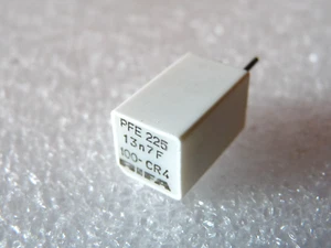 RIFA PFE225 Condensateur Styroflex 13700pF 13,7nF 100V 1% - 1pc - Picture 1 of 4