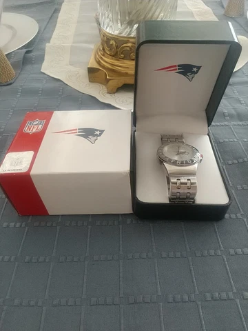 New England Patriots Watch Men's NFL Game Time Stainless Steel New in Box Avon Cover