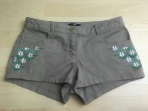 H&M HM Damen Shorts Gr. 4 grün mit grün-weißem Design Baumwollmischung Mini - Bild 1 von 7