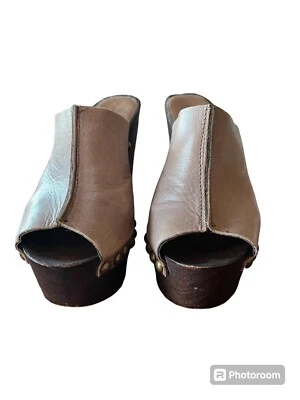 Charles David Recchia mulas plataforma cuña tachonadas cuero topo, talla 36 o 6. Foto 1 de 4