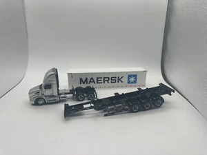 DM 71069 Peterbilt 579 Silver Day Cab Truck Skel Trailer and 40ft Container 1:50 - Picture 1 of 10