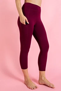 Women's Buttery Soft Capri Yoga Leggings w/Pockets 1X-3X - 2 Colors - Picture 1 of 10