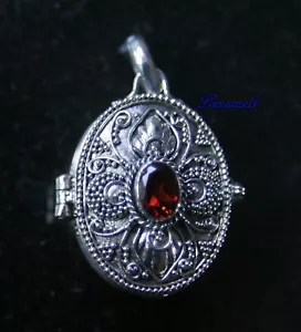 Zauberhaftes Medallion mit Granat 925 Silber Handgeschmiedet zum öffnen 1 - Bild 1 von 3
