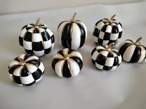 7 Pumpkins 3 & 4" Black & White Checks Stripes Thanksgiving Hand Painted Fall - Bild 1 von 2