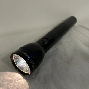 Maglite Heavy-Duty Incandescent 3, D Cell Black Flashlight - Picture 1 of 7