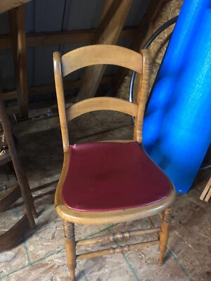 Silla de comedor ÚNICA VINTAGE con respaldo de escalera de cuero sintético rojo Foto 1 de 4