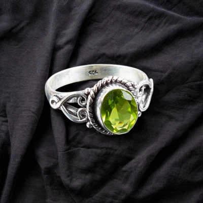 Green Peridot Gemstone 925 Sterling Silver Ring Handmade Jewelry Ring For Gift - Image 1 of 3