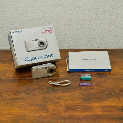 Refurb Sony Cyber-Shot DSC-P200 7.2MP Compact Camera Silver With Box/Memory Card - Image 1 of 4