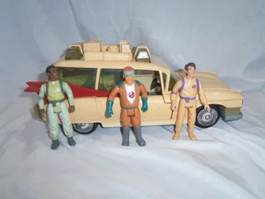 Vintage 1984 Kenner Ecto1 Real Ghostbusters Fahrzeug Auto Konvolut mit Figuren - Bild 1 von 15