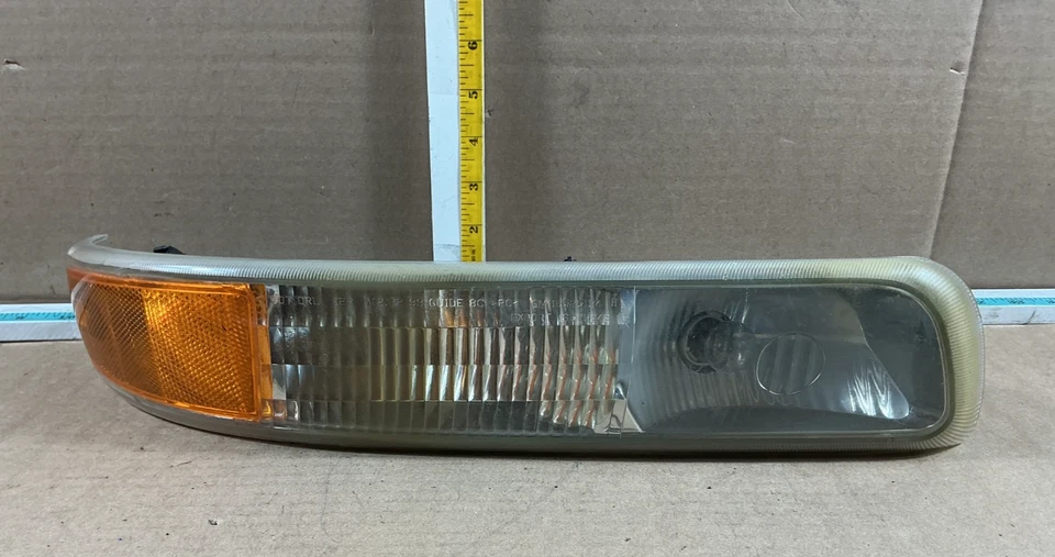 Chevrolet Tahoe 2000-2006 pasajero derecho esquina lateral/estacionamiento luz intermitente Foto 1 de 4