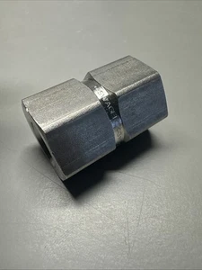 Swagelok SS-6-HRCG-4 Reducing Hex Coupling Fitting 3/8” FNPT X 1/4” FNPT SS 316 - Picture 1 of 3