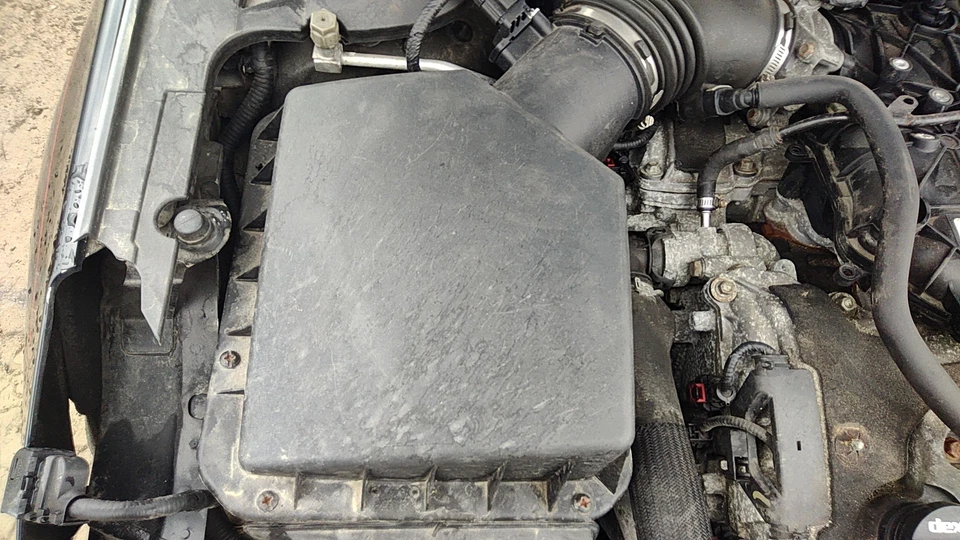 Air Cleaner 17 CADILLAC XTS (3.6l) Vin 3 California Emissions - Image 1 of 1