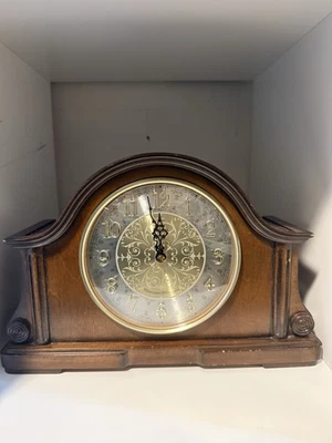 Hermoso Reloj de Abrigo BULOVA Chadbourne en Acabado Nogal del Viejo Mundo B1975 Foto 1 de 4