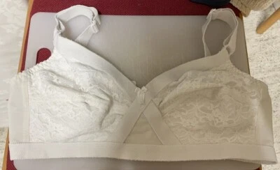 SUJETADOR NATURANA SUAVE MEZCLA ALGODÓN BLANCO TALLA 36DD SIN AROS Foto 1 de 4