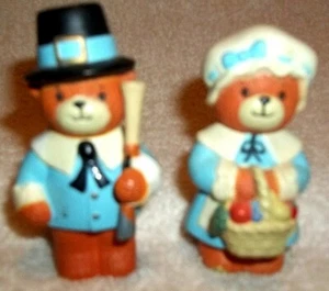 Vintage Enesco Bear Pilgrim Couple Salt & Pepper Shakers/Bottom Twists Off/EC - Picture 1 of 3