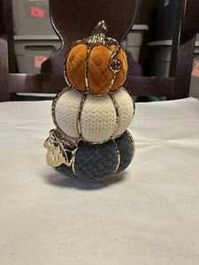 Bath Body Works STACKED PUMPKINS SWEATER MATERIAL Fall 2022 Wallflower Plug-In - Picture 1 of 5