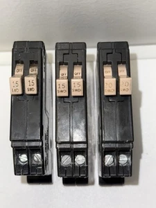 Eaton 2 CHNT1515 & 1 CHNT2020 Circuit Breaker Lot Of 3 - Picture 1 of 6