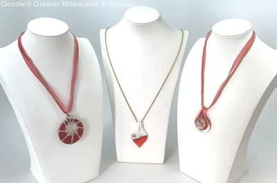 Collares colgantes artesanales de vidrio rojo y blanco, 80,8 g Foto 1 de 4