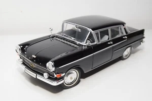 B40 1:18 REVELL 08822 8822 OPEL KAPITAN BLACK MINT COND. RARE COLOR! - Picture 1 of 11