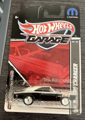 Dodge Charger Hot Wheels Garage #7/15 '69 negro/blanco pilotos reales con protector Foto 1 de 4