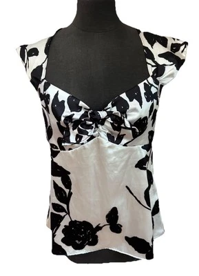 Top de satén con estampado floral blanco y negro Apostrophe Y2K con lazo frontal, M, usado en excelente estado Foto 1 de 4