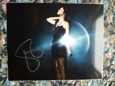 HOT SEXY SELENA GOMEZ SIGNED 8X10 PHOTO AUTHENTIC AUTOGRAPH Cover