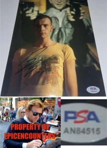 EWAN MCGREGOR SIGNED "RENTON" TRAINSPOTTING 8X10 PHOTO W/PROOF PSA/DNA # AN84515 - Picture 1 of 4