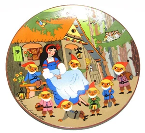 Poole pottery plate fairy tales ' Snow white and the 7 dwarfs ' (7937) - Picture 1 of 3