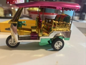 Tuk Tuk Thai Taxi Car Model Pull Back 3 Wheel Rickshaw Vehicle Thailand Souvenir - Picture 1 of 11
