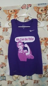 Nike Dri Fit Damen Muskelshirt Tank Top Lila Rosie The Riveter Shirt M - Bild 1 von 6