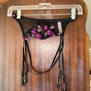 New Victoria’s Secret black mesh floral embroidered women’s sz small garter belt - Picture 1 of 5
