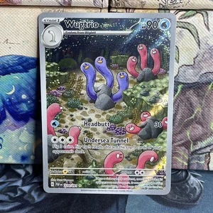 Wugtrio 224/091 SV: Paldean Fates Ilustración Raro (Arte Completo) Holo Casi Nuevo - Imagen 1 de 4