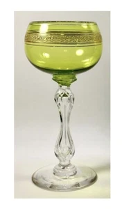 Antigua copa de corvejón de vino con incrustaciones de oro dorado verde Chartreuse de cristal de Saint Louis - Imagen 1 de 7